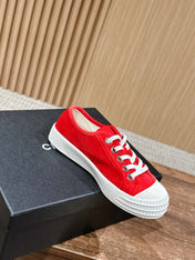 CONVERSE SNEAKER IN RUBY RED VELVET