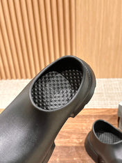 GRAFFITI THICK-SOLED CHEF SHOES IN BLACK RUBBER
