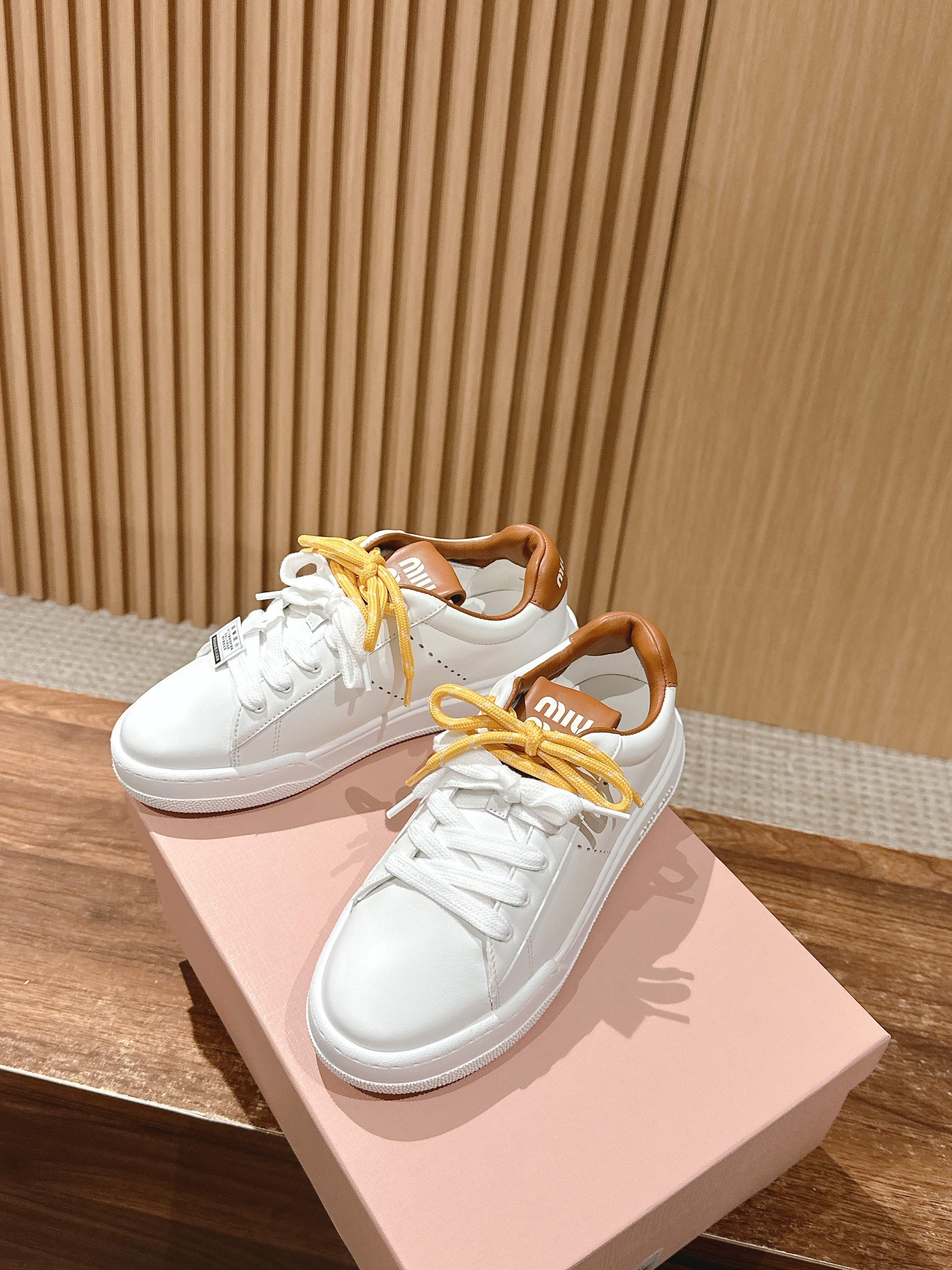 MM SNEAKERS IN WHITE CALFSKIN WITH YELLOW LACES