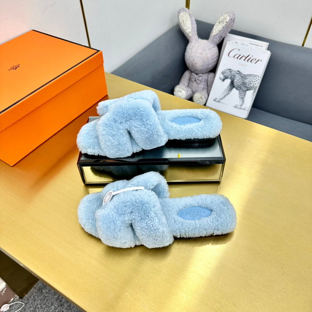 0RAN SHEARLING SANDALS POWDER BLUE