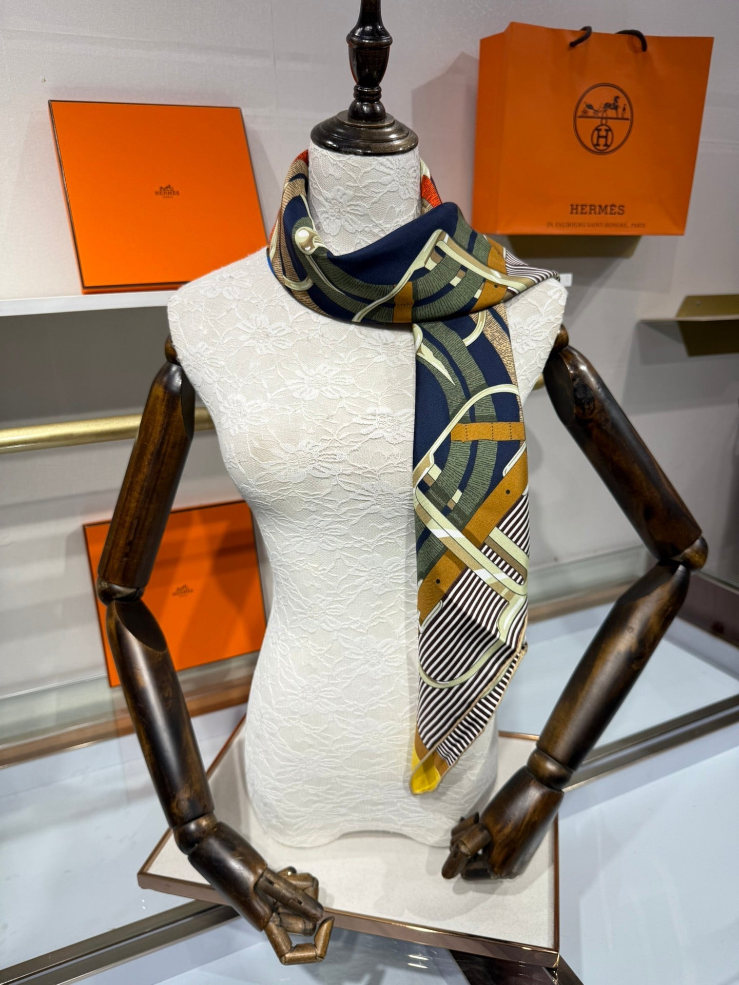 HERMES 26S SCARF 90 IN SILK 307104