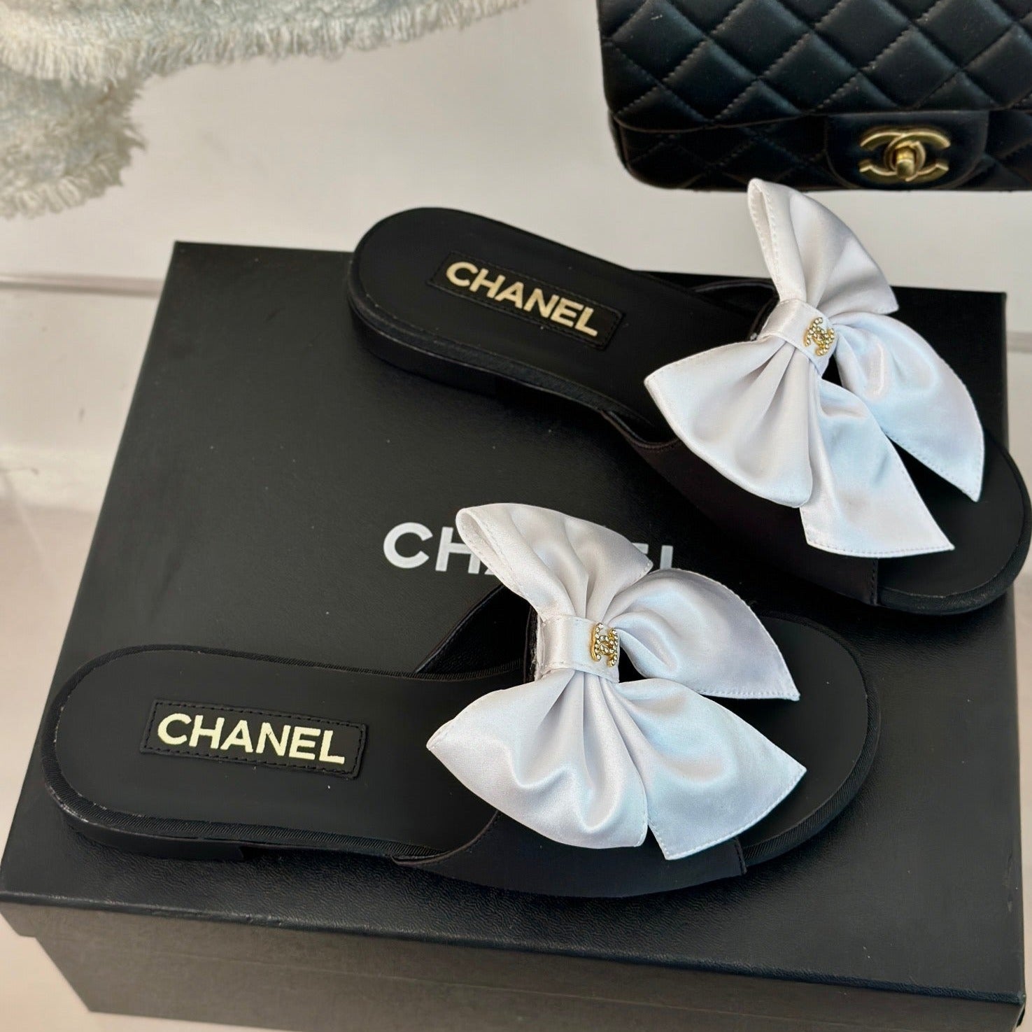 Double CC big bow flat sandals Sheepskin White Black