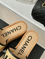 THICK SOLE LETTER SLIPPERS IN DARK CREAM SHEEPSKIN