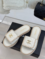 FLAT CHAIN HEART SLIPPER IN WHITE LAMBSKIN
