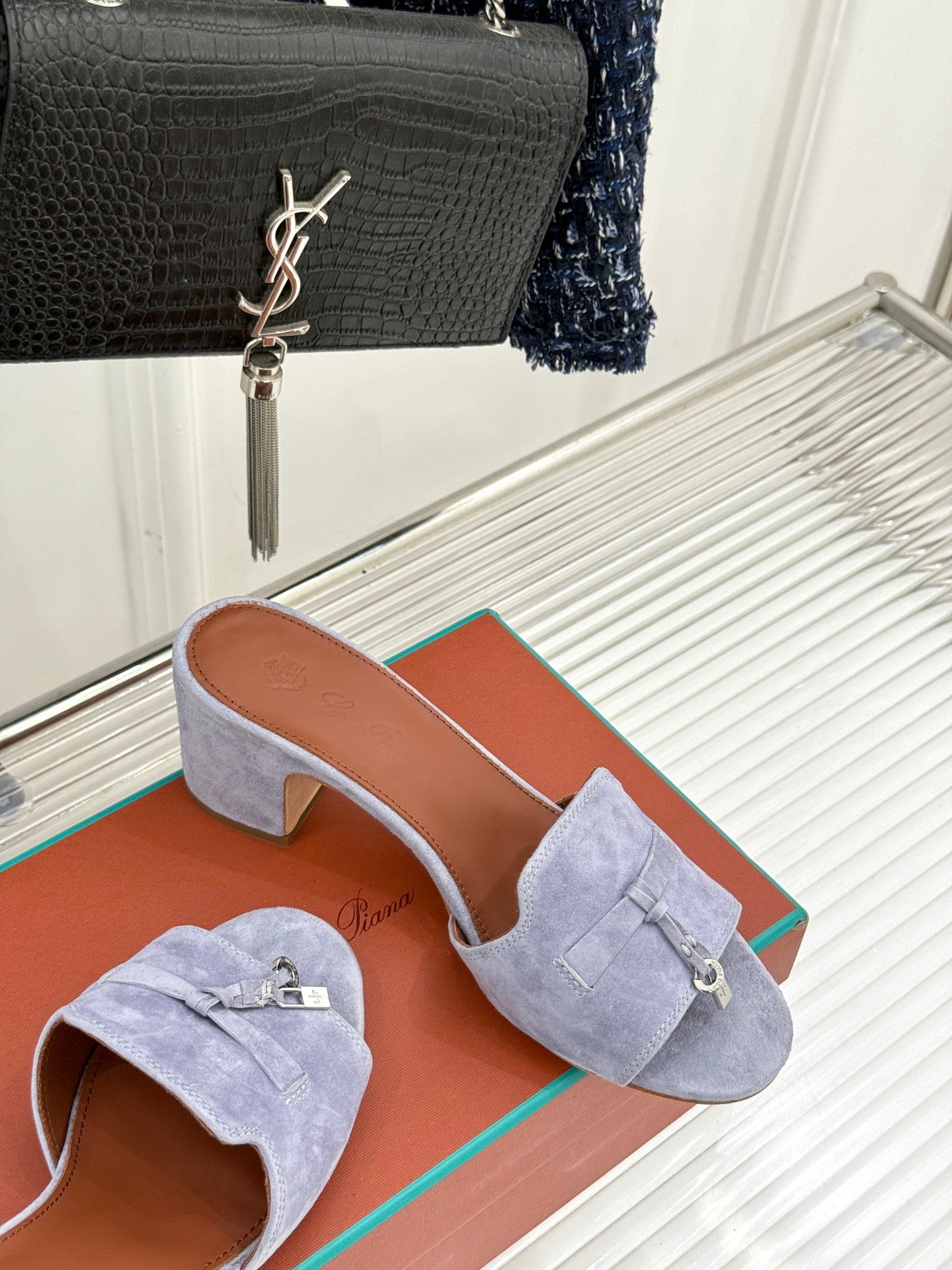 HIGH HEELS IN GREY SUEDE  AND LAMBSKIN