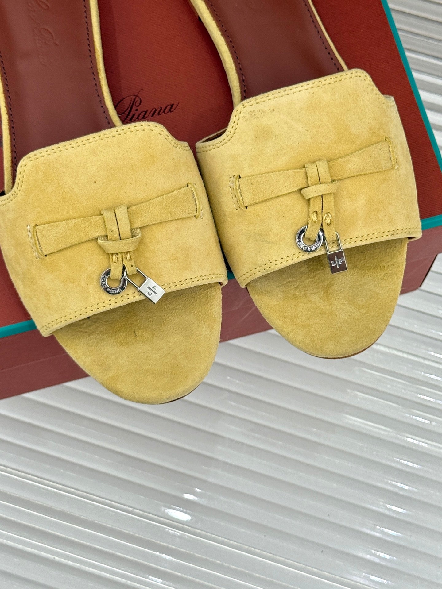FLAT SANDALS IN YELLOW SUEDE AND LAMBSKIN