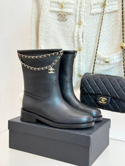 CC SHORT BOOTS IN BLACK CALFSKIN