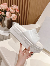 BLOCK SLIDE WITH TRIOMPHE IN WHITE SMOOTH LAMBSKIN