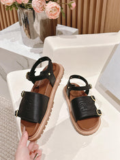 FLAT SANDALS IN BLACK TRIOMPHE EMBOSSED SMOOTH CALFSKIN