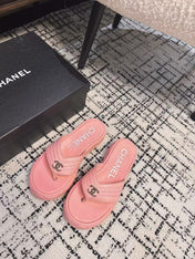THICK-SOLED THONG SLIPPERS IN BRIGHT PINK CALFSKIN
