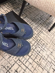 THICK-SOLED THONG SANDAL IN NAVY BLUE DENIM