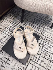 THICK-SOLED THONG SANDAL IN WHITE CREAM LAMBSKIN