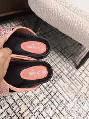 FLAT MULE IN LIGHT PINK SUEDE WITH CRYSTALS