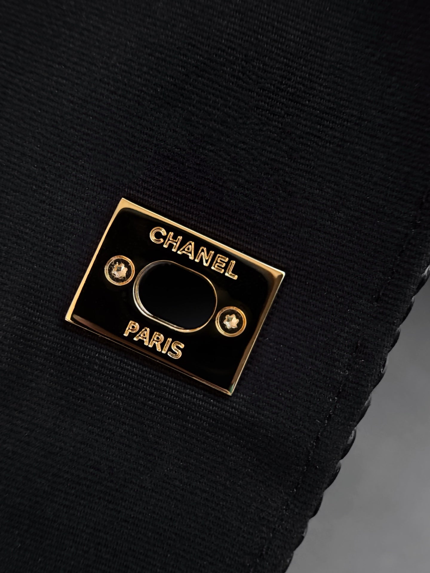 CHANEL 26S FLAP BAG 25 IN BLACK RAFFIA
