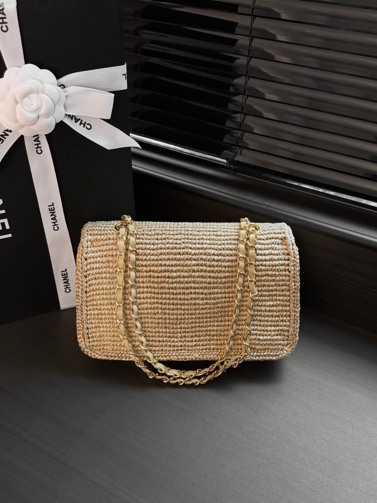 CHANEL 26S FLAP BAG 25 IN BEIGE RAFFIA