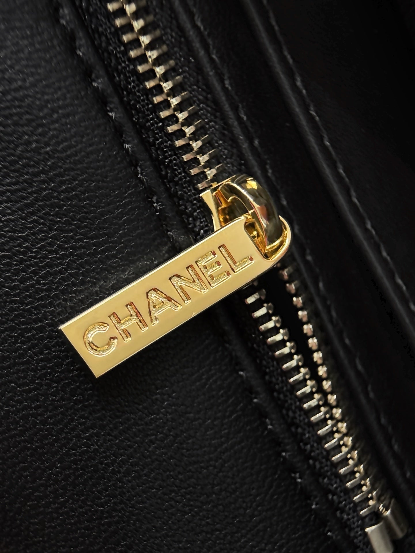 CHANEL 26S CLASSIC FLAP BAG 21 IN BLACK MIX WHITE SEQUINS STYLE 3