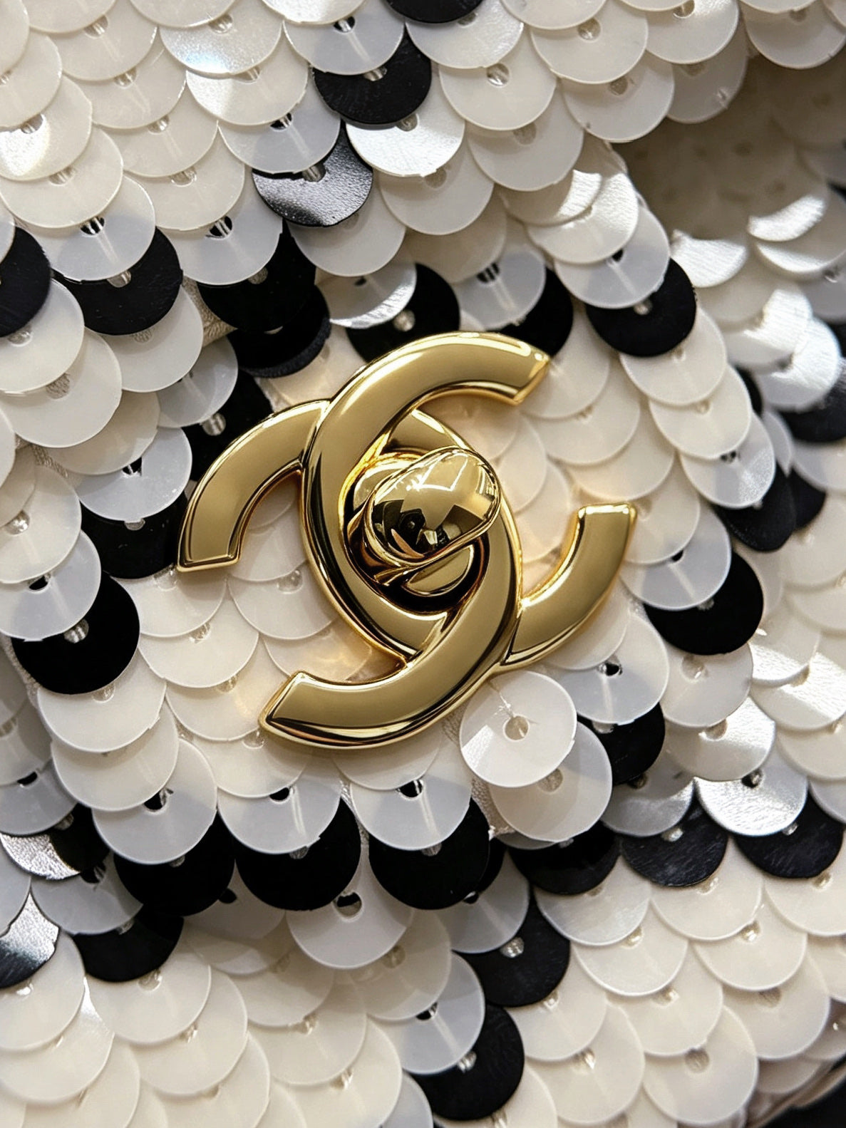 CHANEL 26S CLASSIC FLAP BAG 21 IN CREAM WHITE WITH BLACK TRIM SEQUINS
