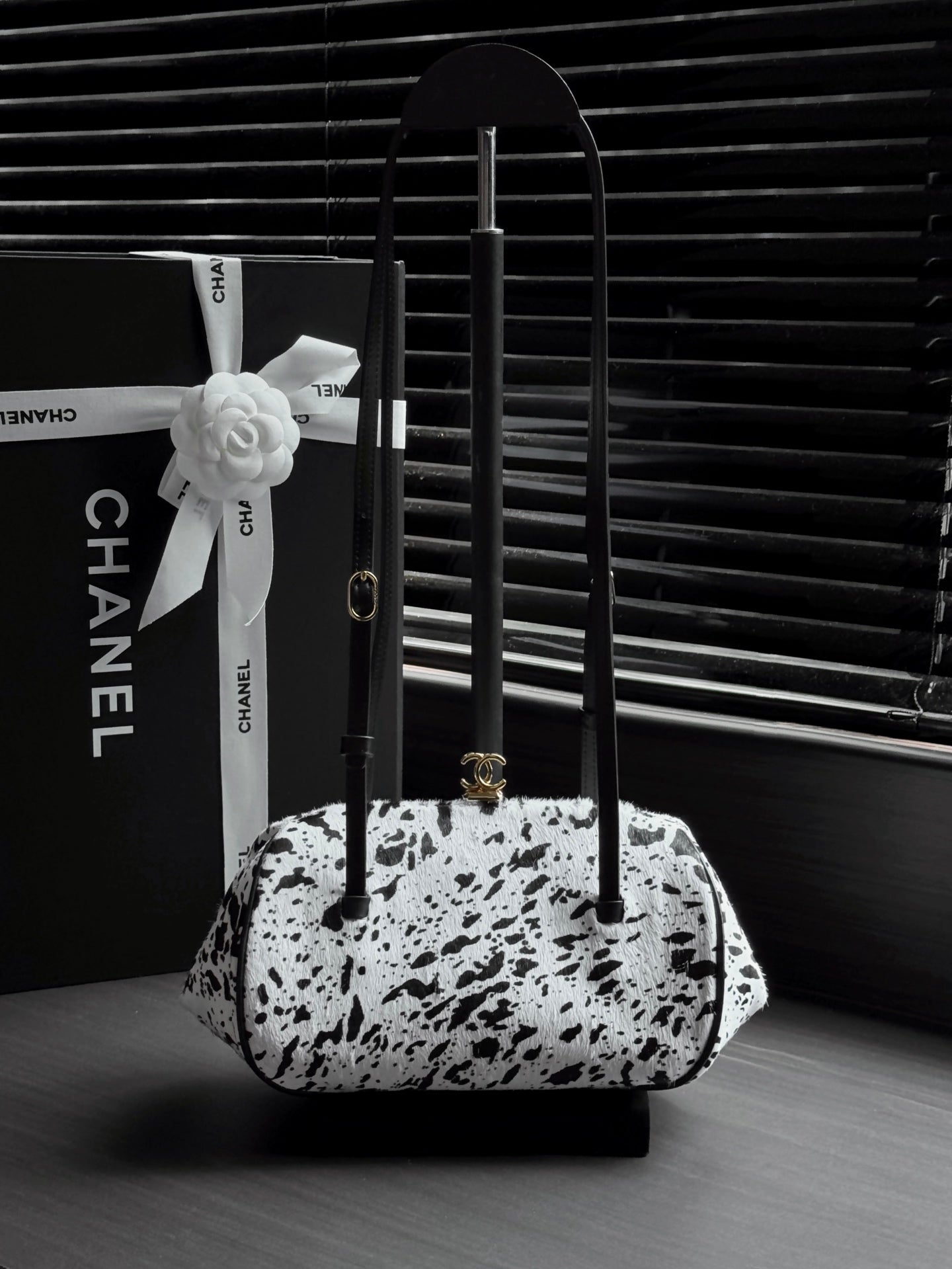 CHANEL 26S SHOULDER BAG 28 IN BLACK AND WHITE SPOTTED PRINT PONY HAIR
