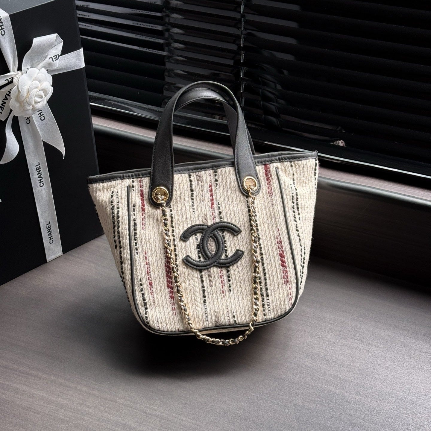 CHANEL 26S SHOPPING TOTE 21 IN BEIGE TWEED