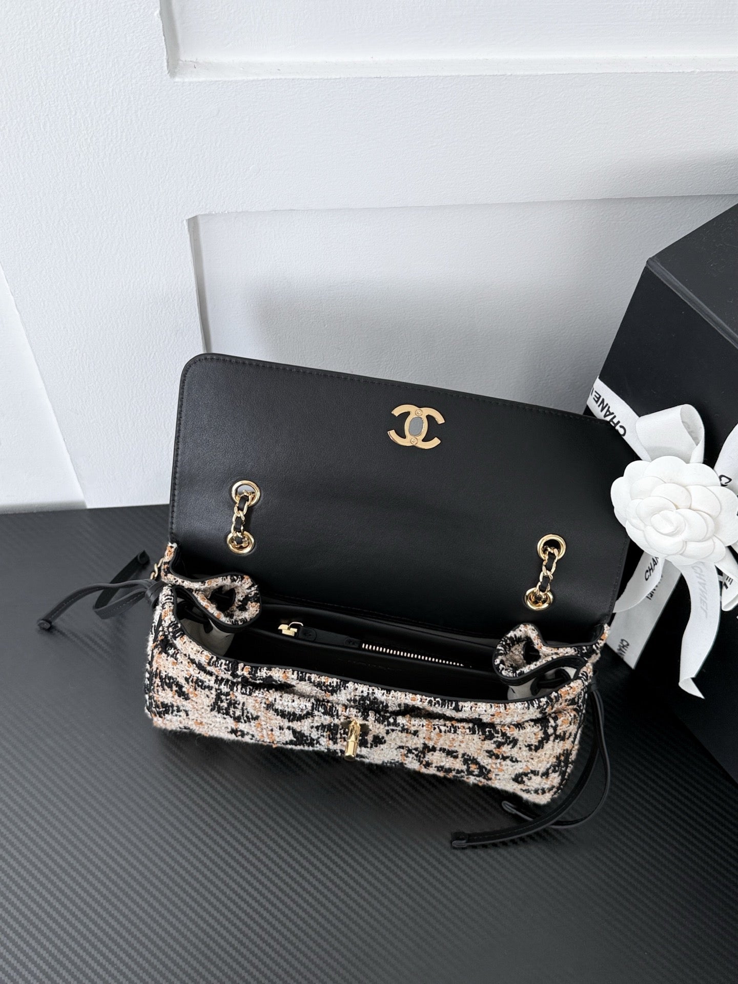CHANEL 26S SHOULDER BAG 29 IN BLACK CALFSKIN WITH LEOPARD-PRINT TWEED