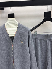 BURBERRY 25S CARDIGAN AND STRAIGHT-LEG PANTS SET 097