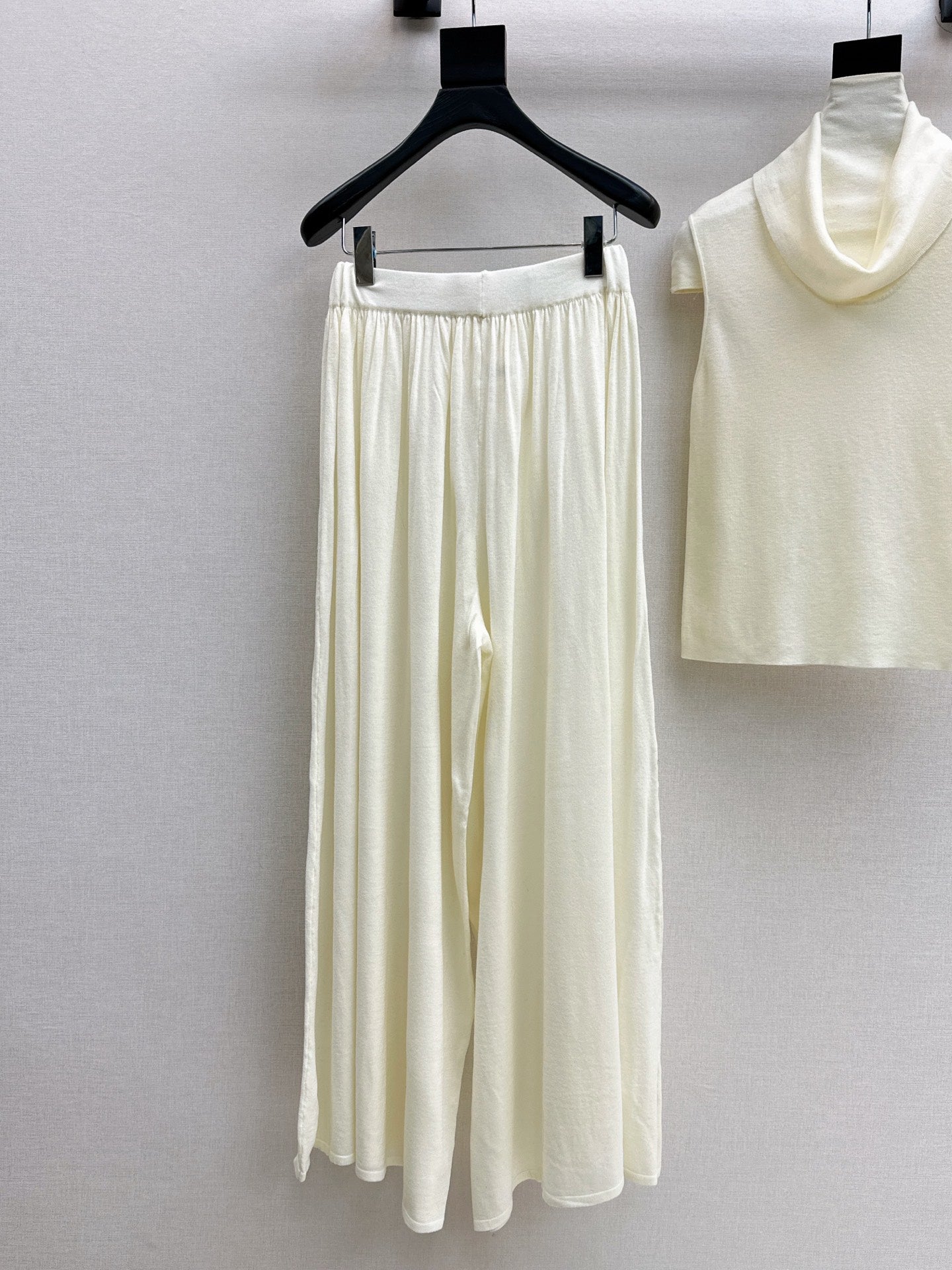 HERMES 26S SLEEVELESS TOP AND STRAIGHT-LEG TROUSERS SET 753