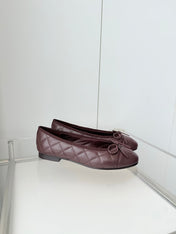 CHANEL 26S BALLET FLATS IN BURGUNDY RED QUILTED CALFSKIN WITH BOW