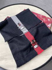 SCARF 200 CM IN BLACK MIX RED CASHMERE WITH EMBROIDERED BEE 407516