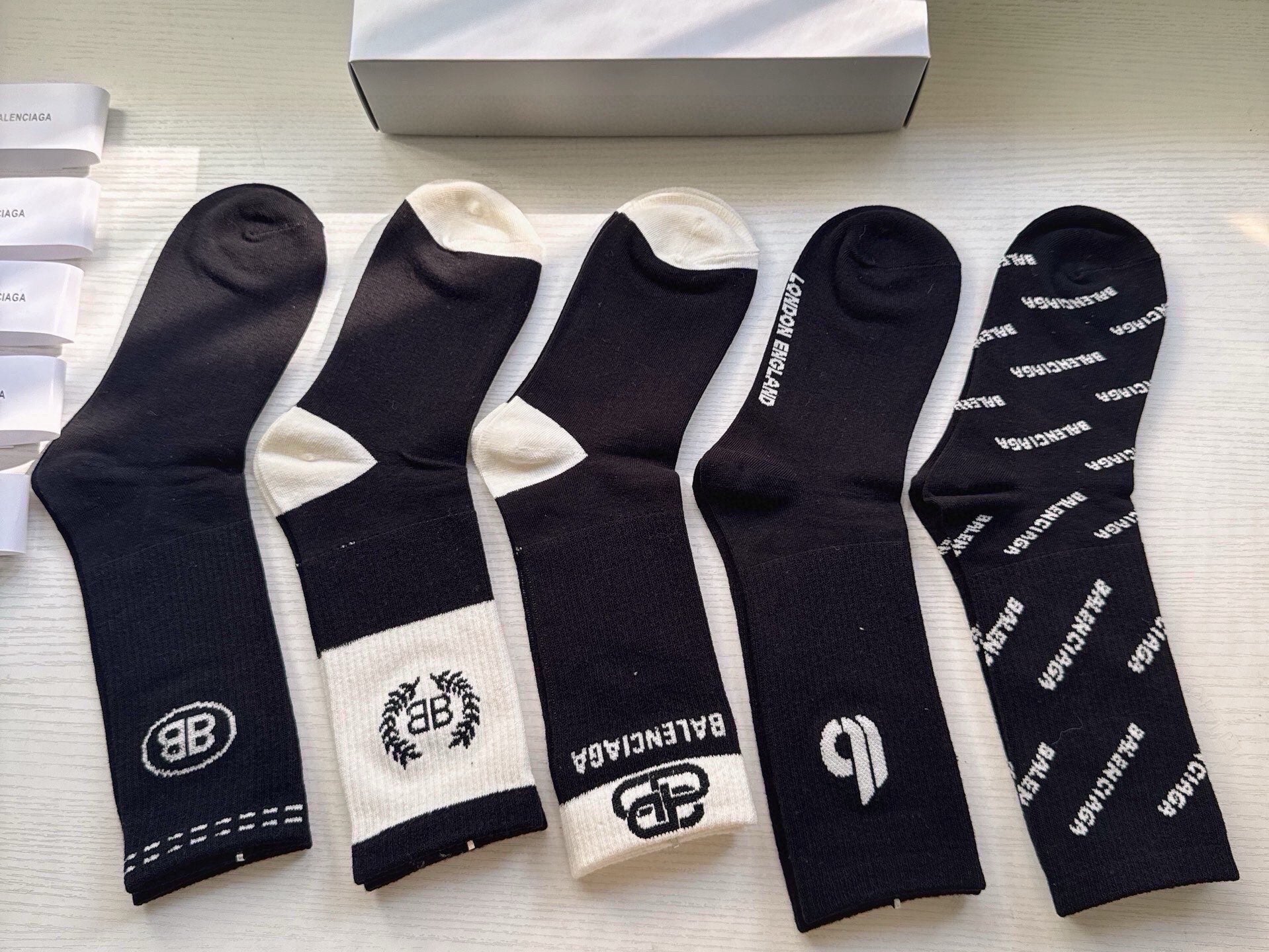 BALENCIAGA 26S CREW SOCKS 293236 (1 BOX)