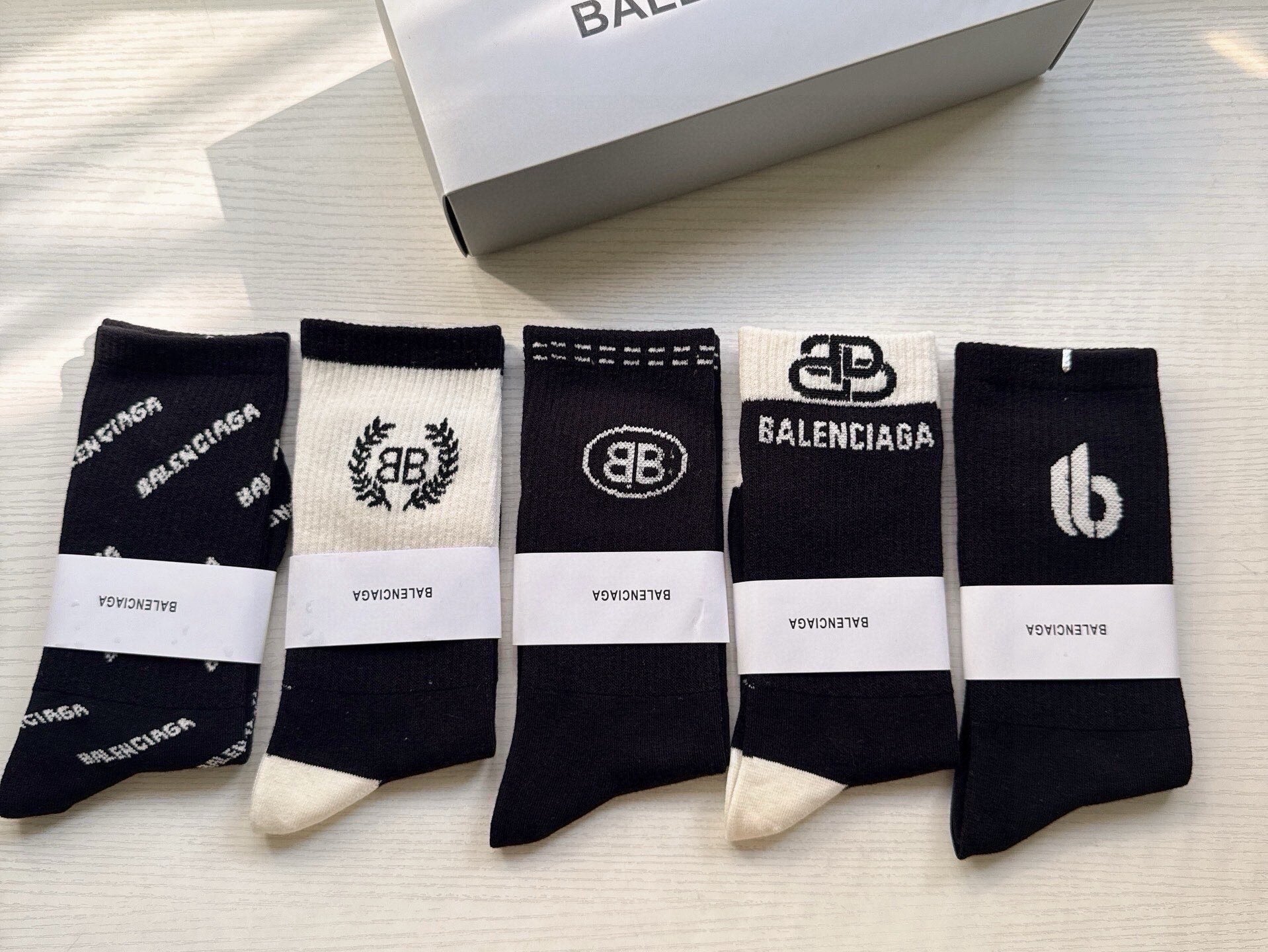 BALENCIAGA 26S CREW SOCKS 293236 (1 BOX)