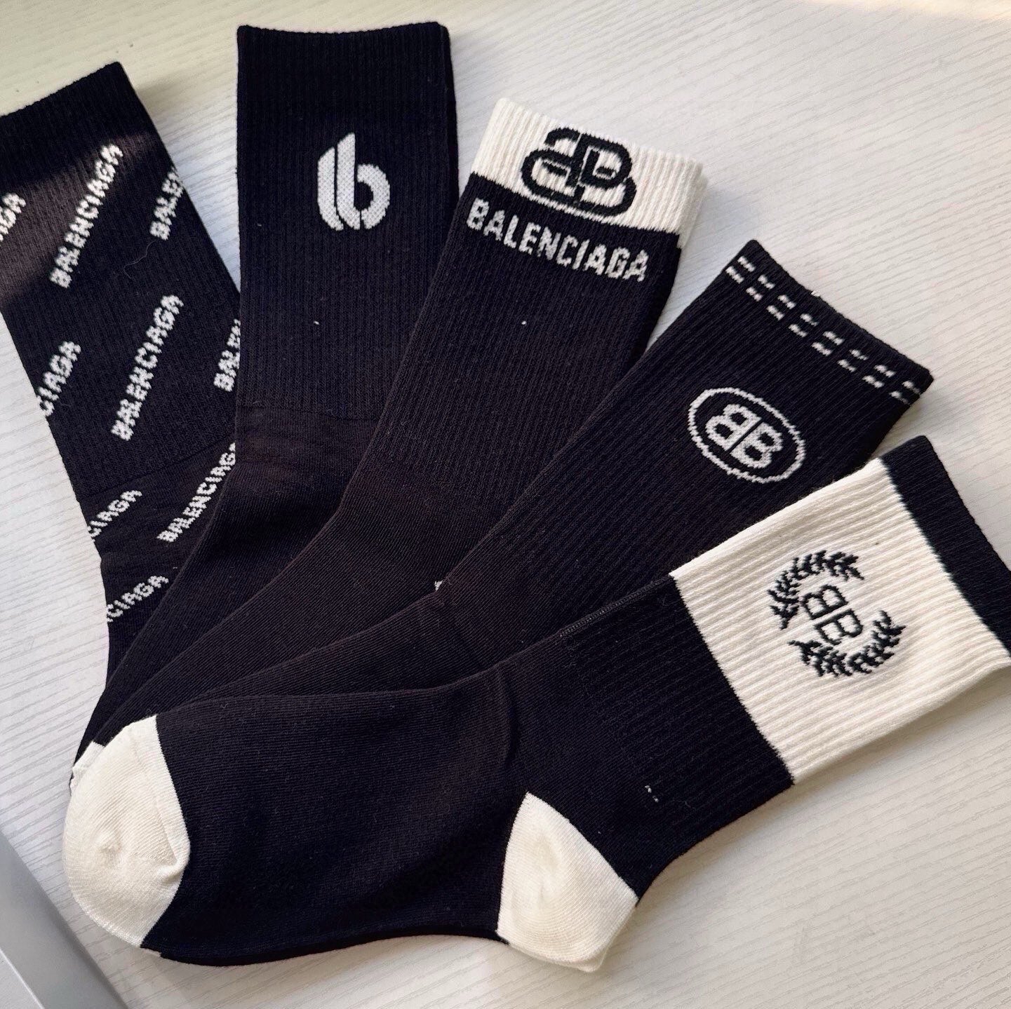 BALENCIAGA 26S CREW SOCKS 293236 (1 BOX)