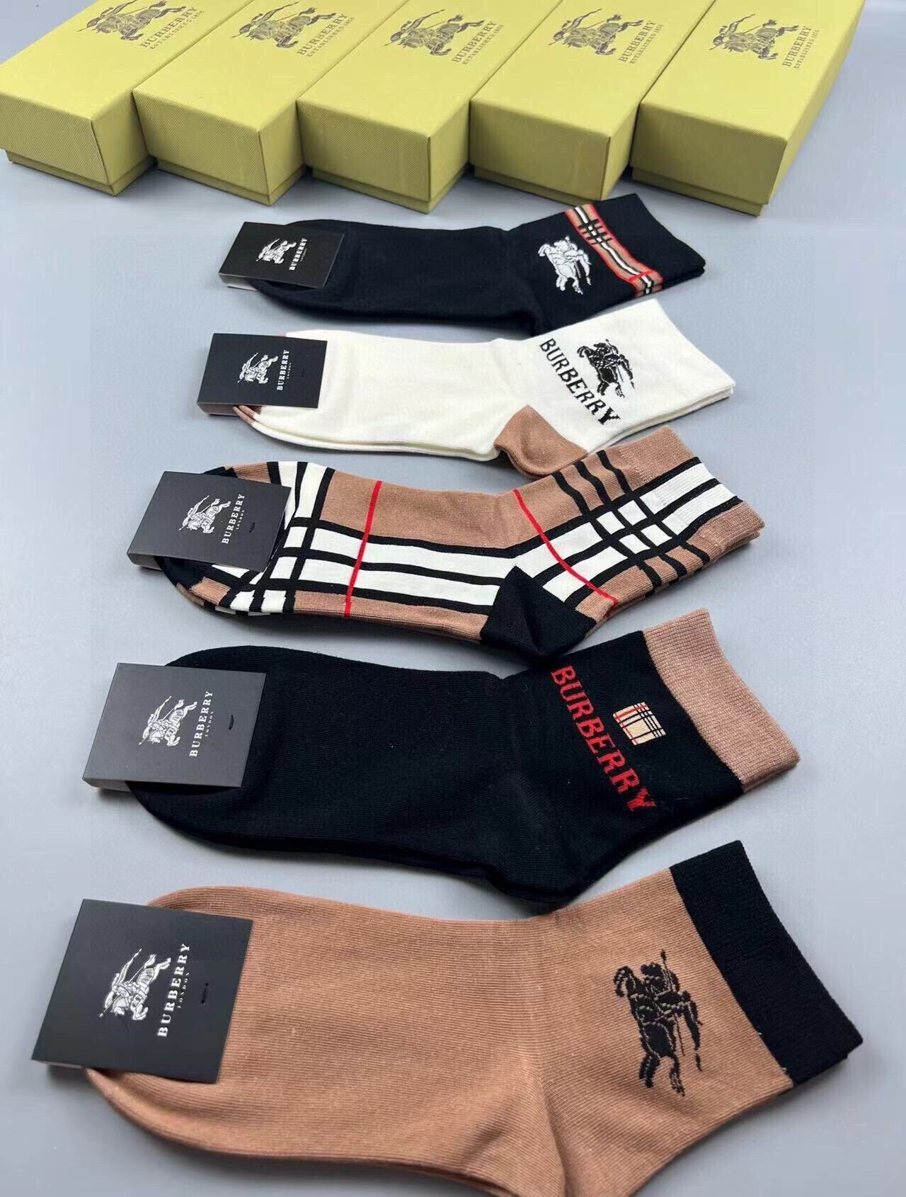 BURBERRY 26S ANKLE SOCKS 367191 (1 BOX)