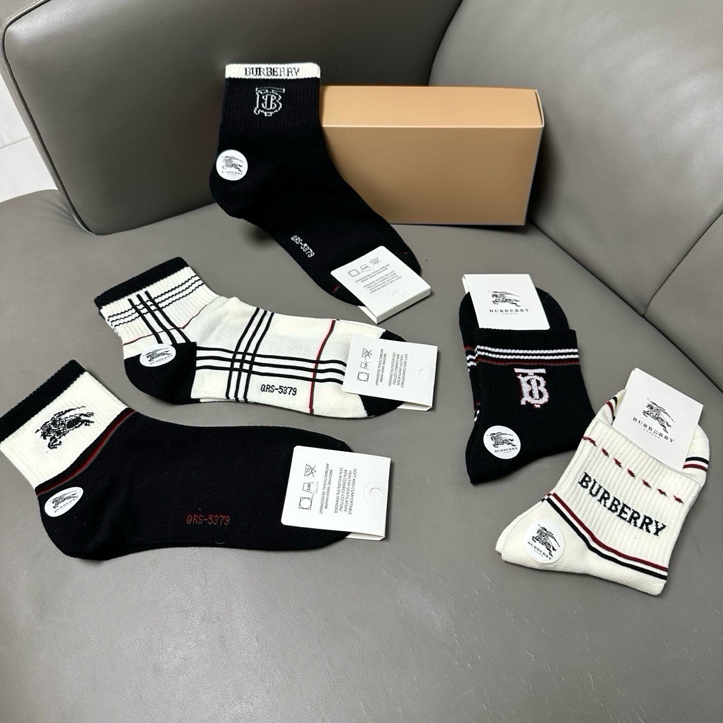 BURBERRY 26S ANKLE SOCKS 413941 (1 BOX)