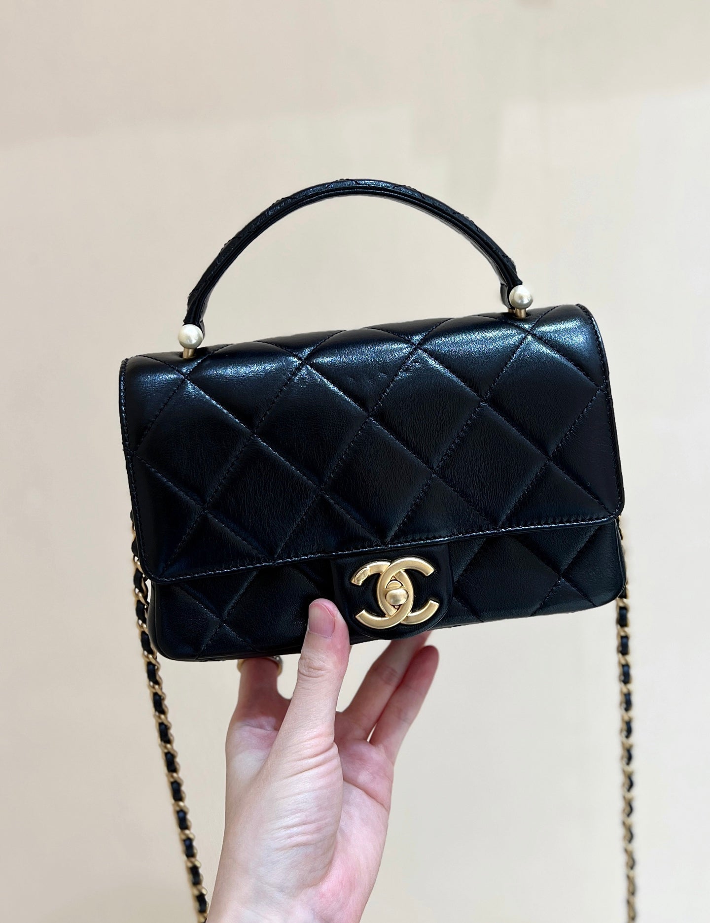 CC MINI TOP HANDLE FLAP BAG 20 IN BLACK CALFSKIN