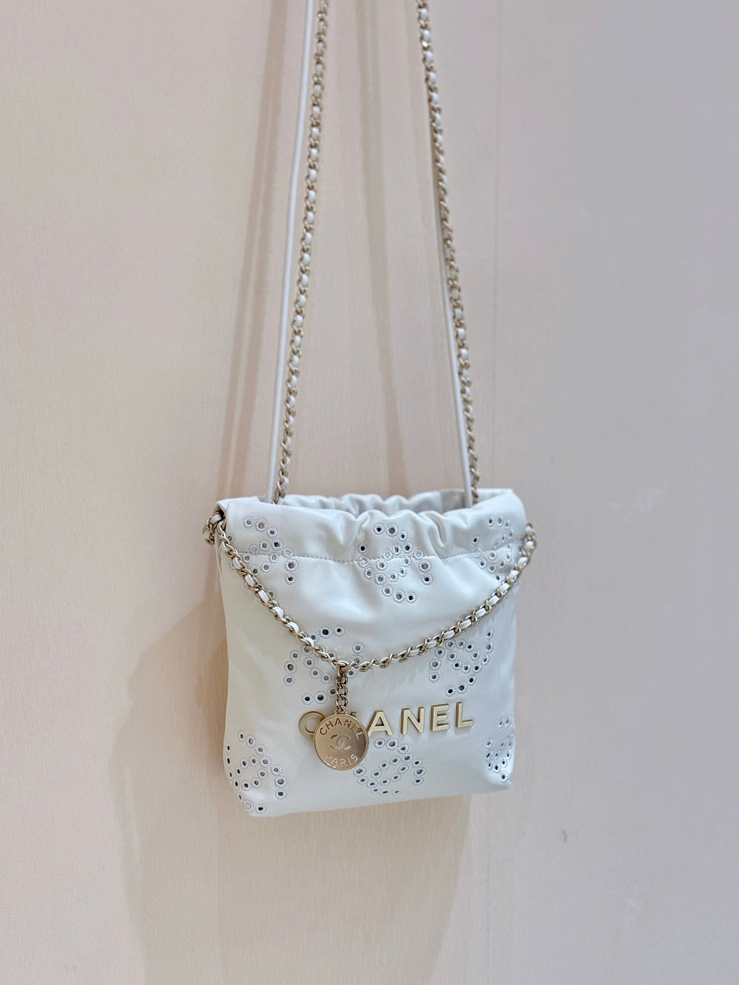 25S CHANEL MINI BAG 20 IN  IVORY LAMBSKIN