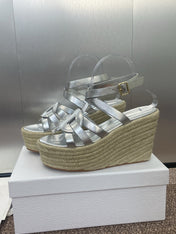 D-CLUB 25S HIGH HEEL WEDGE 100MM IN SILVER GLOSSY CALFSKIN RAFFIA SOLE