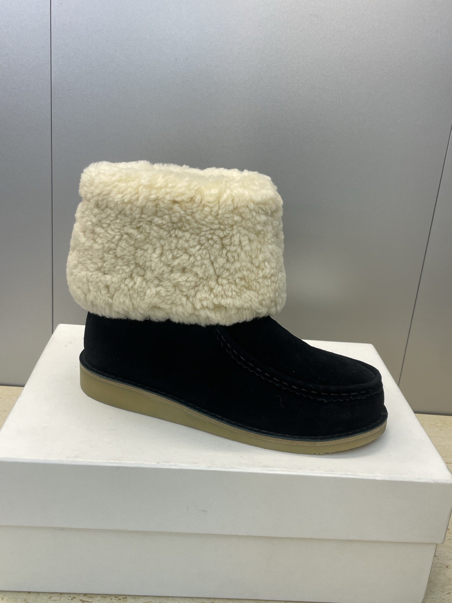 CHLOÉ 26S SHEARLING BOOTS IN BLACK SUEDE