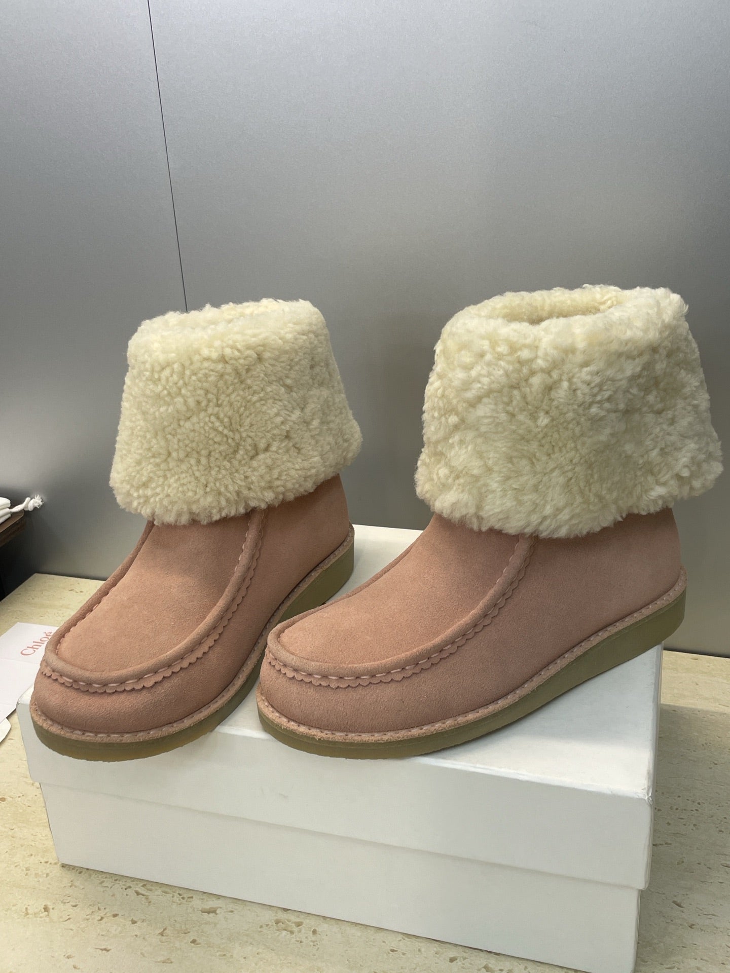 CHLOÉ 26S SHEARLING BOOTS IN LIGHT PINK SUEDE