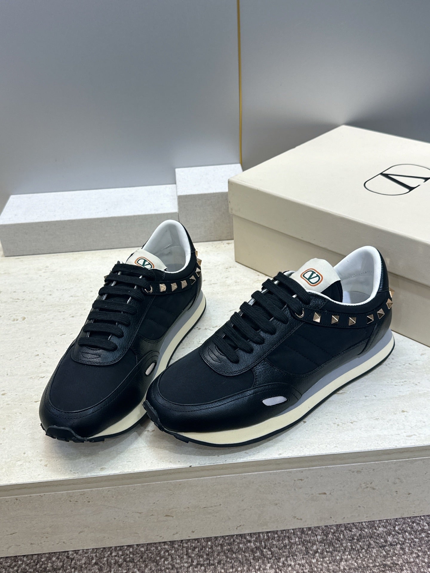 VALENTINO 26S ROCKRUNNER SNEAKERS IN BLACK CALFSKIN AND FABRIC