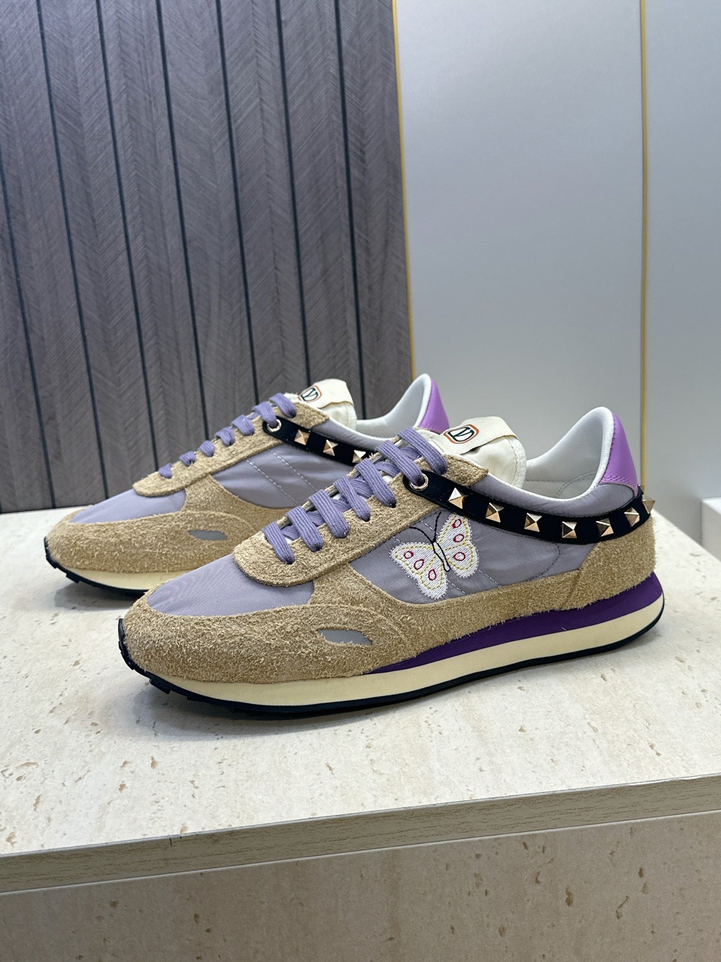 VALENTINO 26S BUTTERFLY EMBROIDERED SNEAKERS IN BEIGE SUEDE & PURPLE FABRIC
