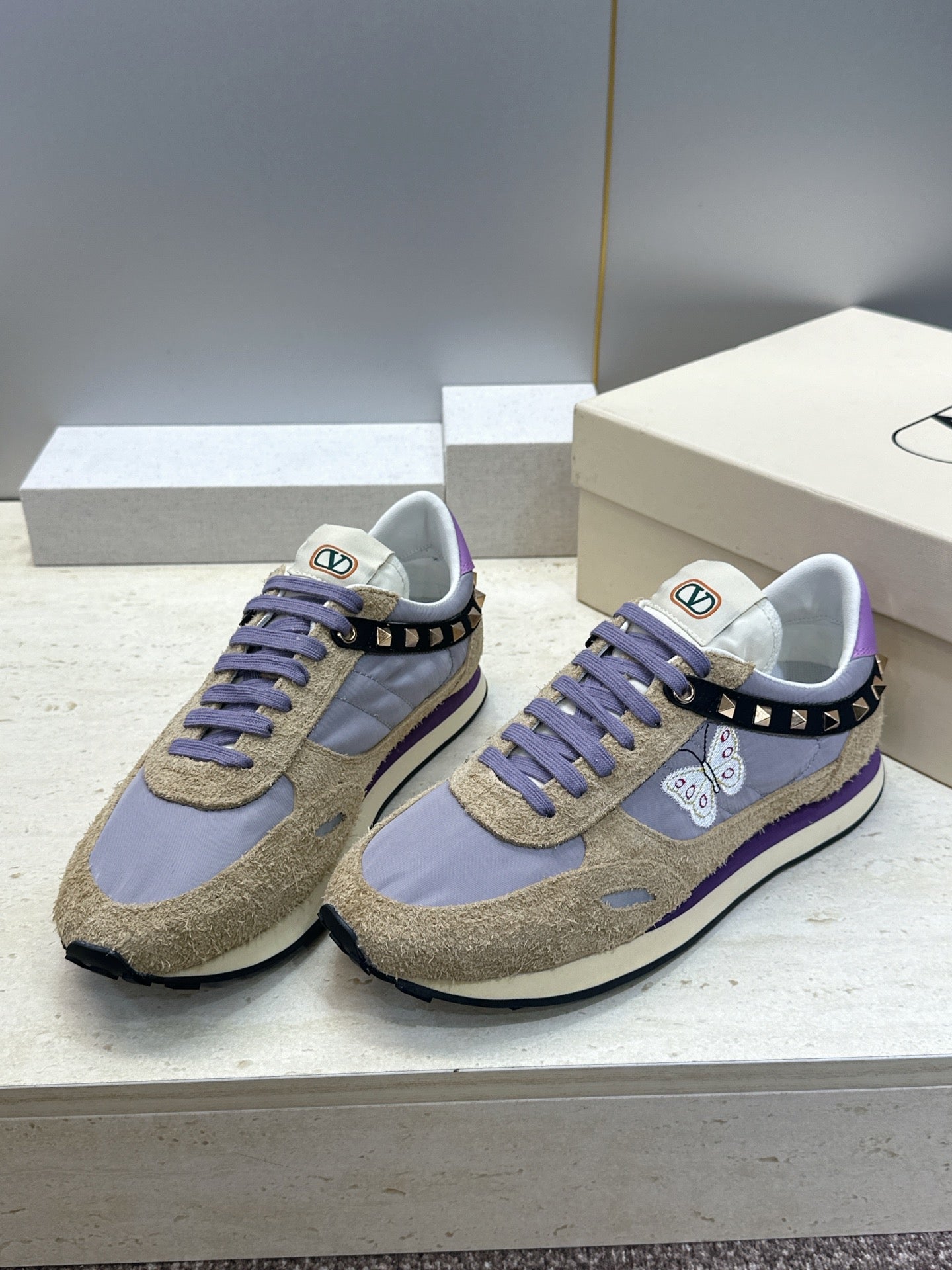 VALENTINO 26S BUTTERFLY EMBROIDERED SNEAKERS IN BEIGE SUEDE & PURPLE FABRIC