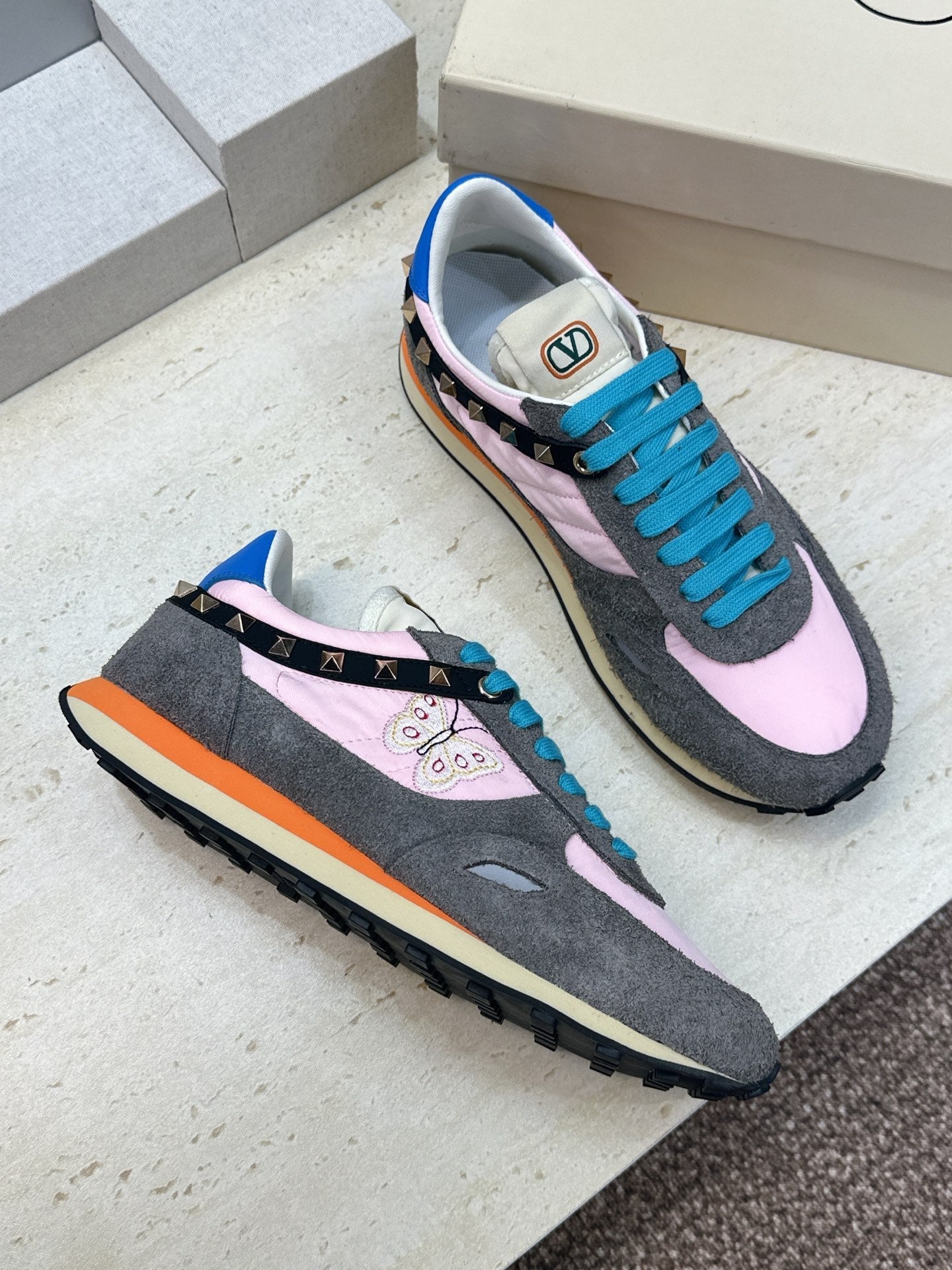 VALENTINO 26S BUTTERFLY EMBROIDERED SNEAKERS IN GREY SUEDE & PINK FABRIC