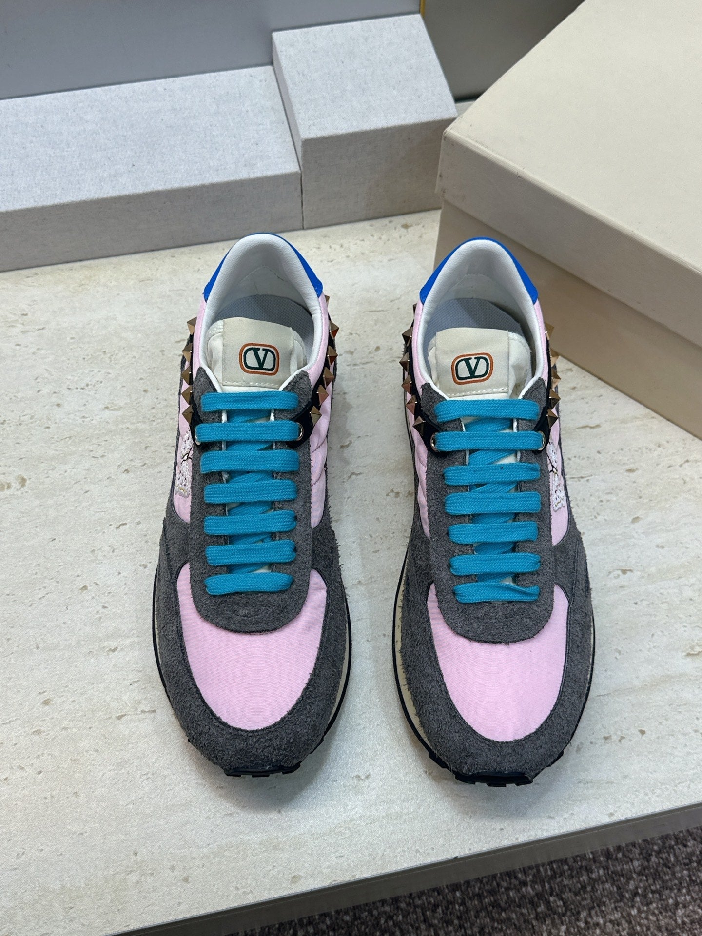VALENTINO 26S BUTTERFLY EMBROIDERED SNEAKERS IN GREY SUEDE & PINK FABRIC