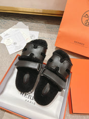 CHYPRE SANDAL IN BLACK SHEARLING AND CALFSKIN