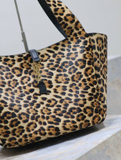 LE 5 À 7 BEA TOTE BAG 50 IN LEOPARD PRINT LEATHER GOLD LOGO