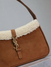 LE 5 À 7 SHOULDER BAG 25 IN BROWNIE SUEDE AND WHITE SHEARLING TRIM