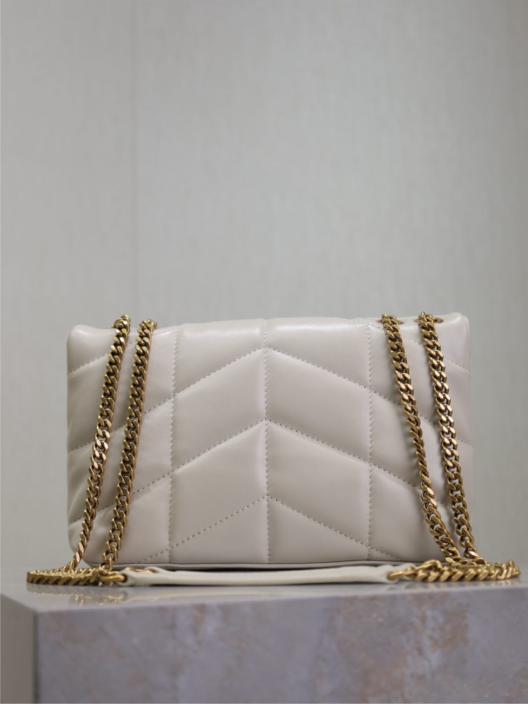 YSL 25S LOULOU PUFFER MINI 23 IN BLANC VINTAGE CALFSKIN GOLD HARDWARE