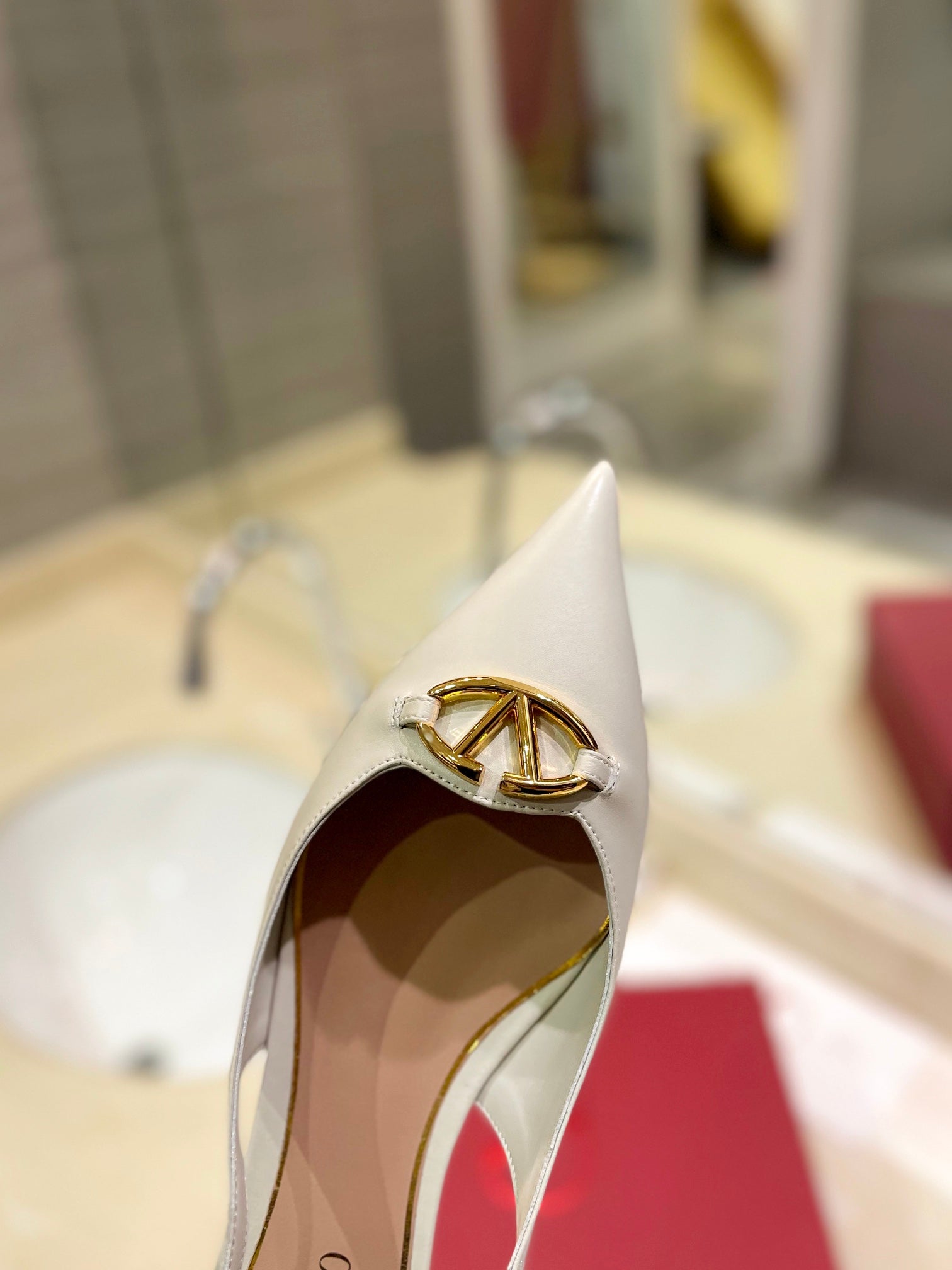 VALENTINO 26S POINTED TOE FLAT SLINGBACKS IN CREAM WHITE CALFSKIN