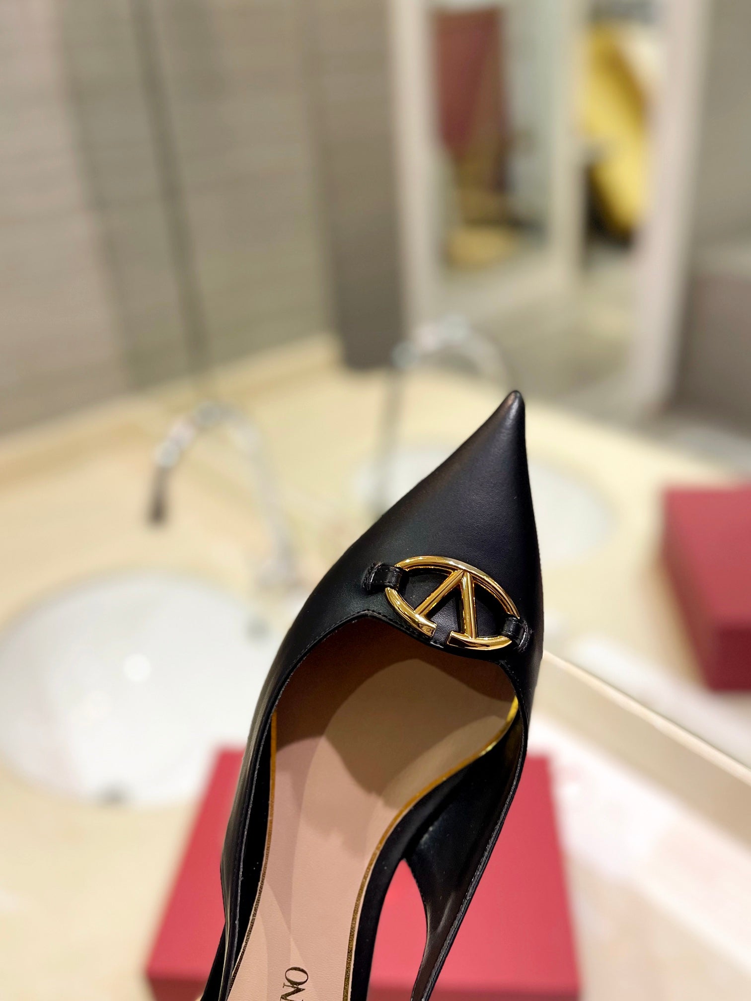 VALENTINO 26S POINTED TOE FLAT SLINGBACKS IN BLACK CALFSKIN