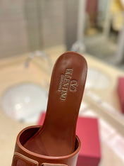 VALENTINO 26S BLOCK-HEEL SANDALS 65 MM IN BROWN CALFSKIN WITH LOGO